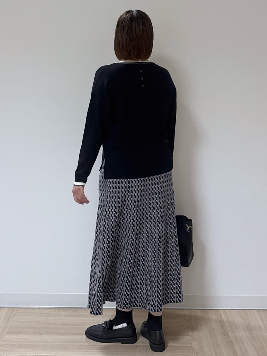 amiさんの「Reflect｜【WEB先行カラーあり／セットアップ可】幾何調柄ニットスカート」を使ったコーディネート