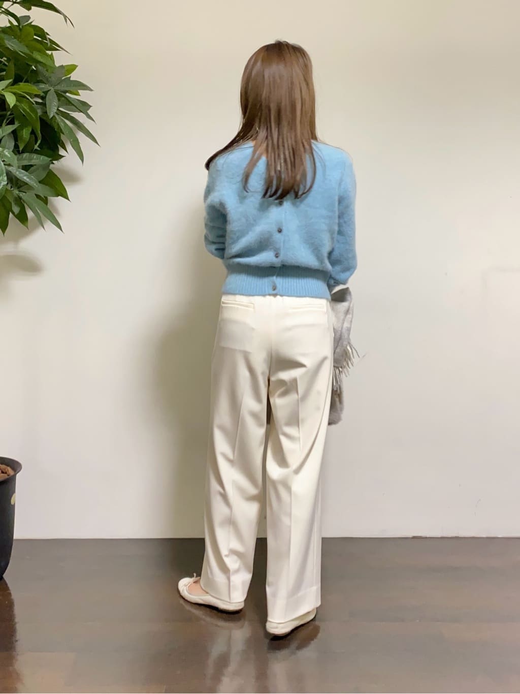 tomoさんの「UNTITLED｜【ふわふわニット/前後2WAY】フォックスカシミヤカーディガン」を使ったコーディネート