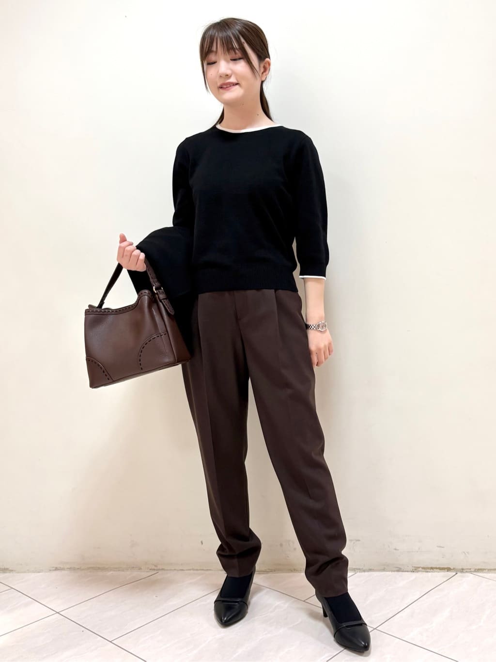 mikiさんの「Reflect｜【秋映え／単品使い◎／すっきり見え】ブローチ付きニットアンサンブル」を使ったコーディネート