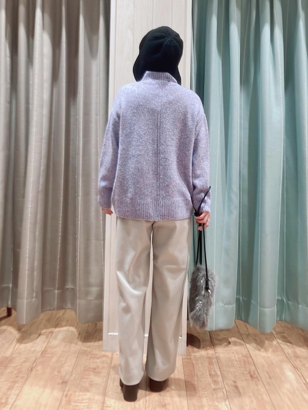 aaamiさんの「SHOO･LA･RUE｜ラメ入りファーが目を惹く ミニショルダーバッグ」を使ったコーディネート