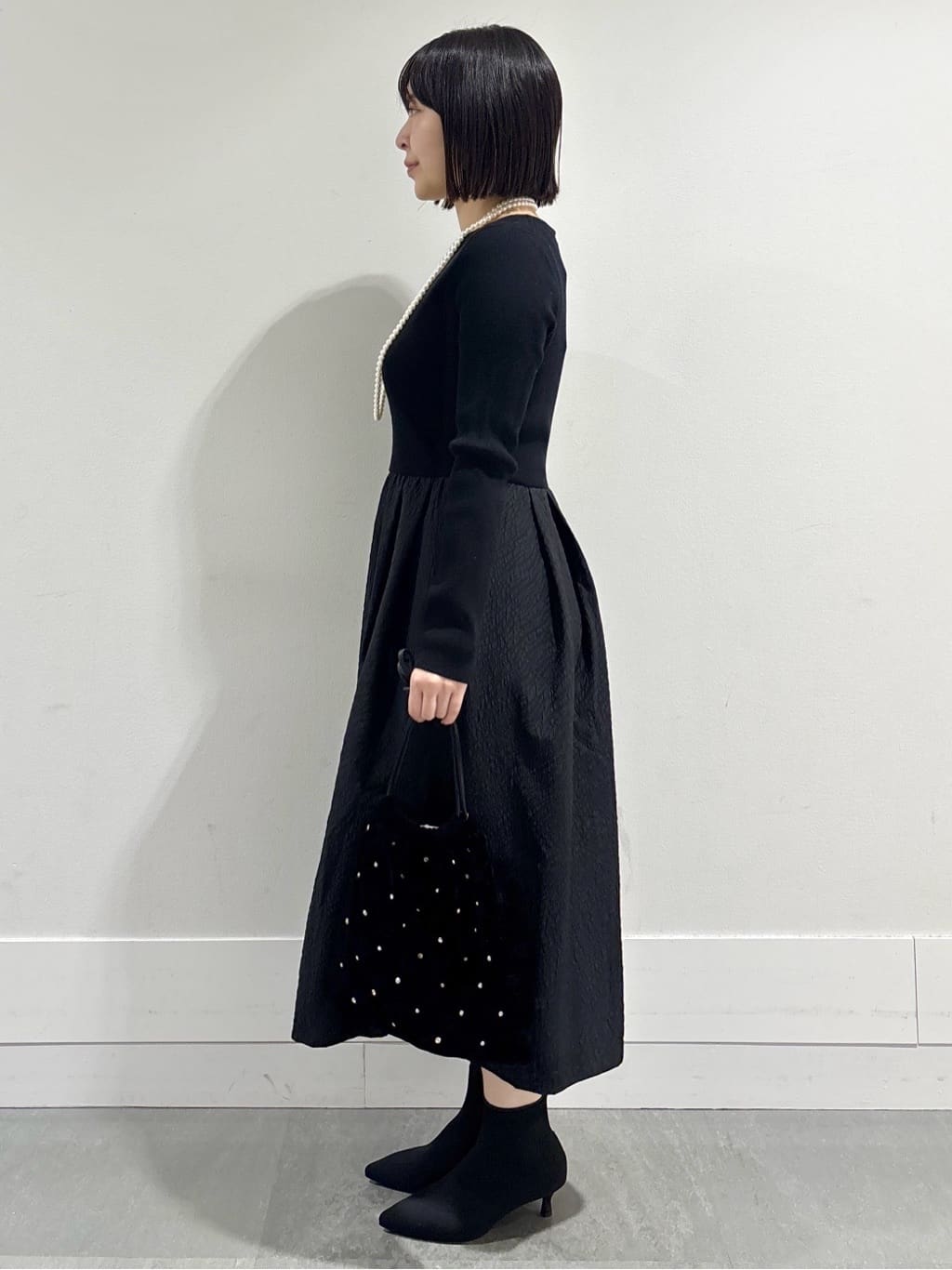 モエカさんの「UNTITLED｜【大人フェミニン/トレンド】ニット&times;ジャカード ドッキングワンピース」を使ったコーディネート