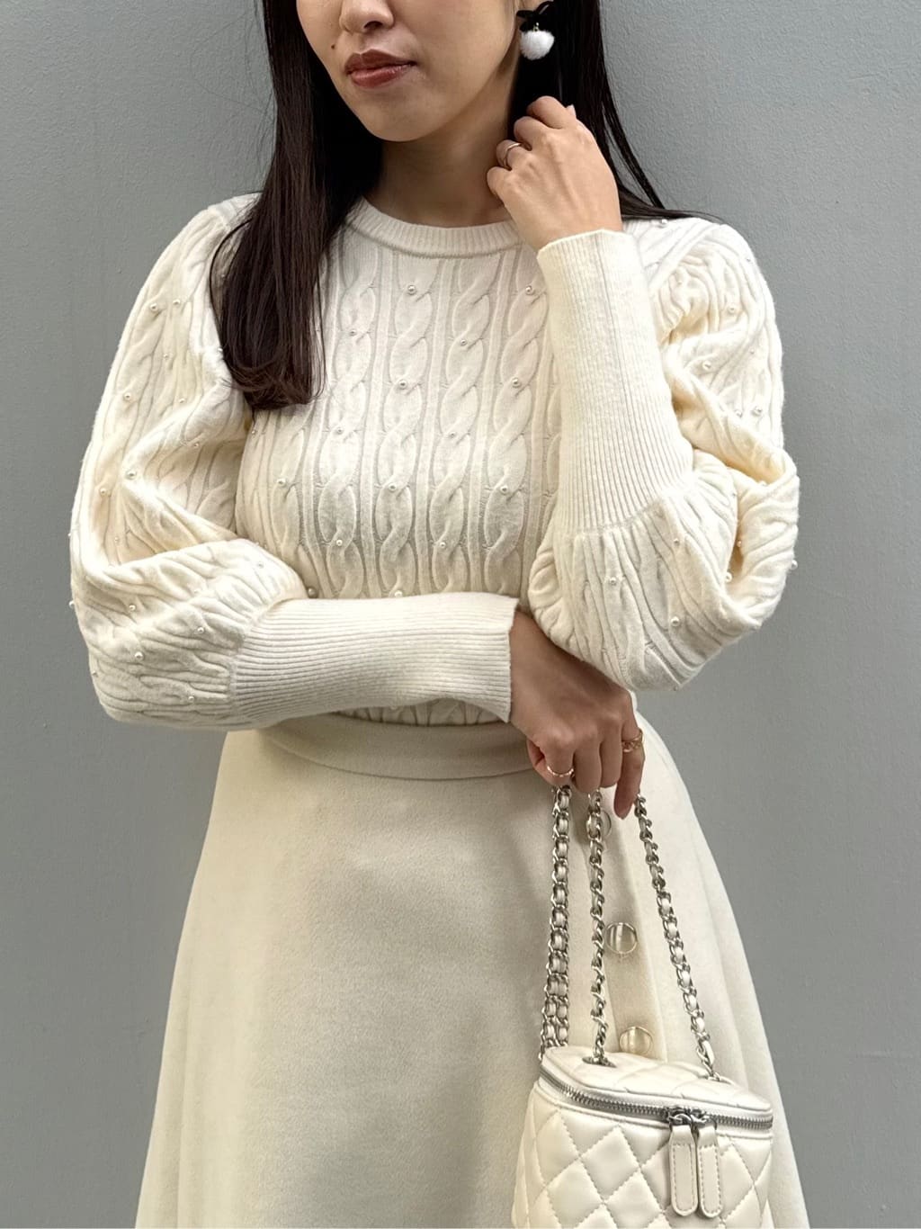 teiさんの「Couture brooch｜ベロアリボンフェイクファーピアス」を使ったコーディネート