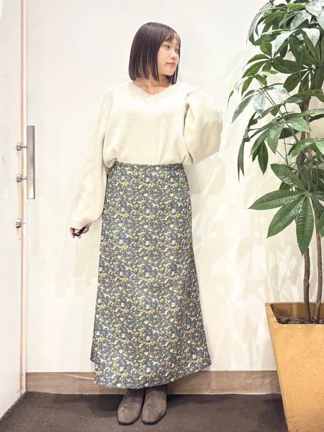 TOWAさんの「SHOO･LA･RUE｜【S-LL】華やかで主役 花柄Aラインスカート」を使ったコーディネート