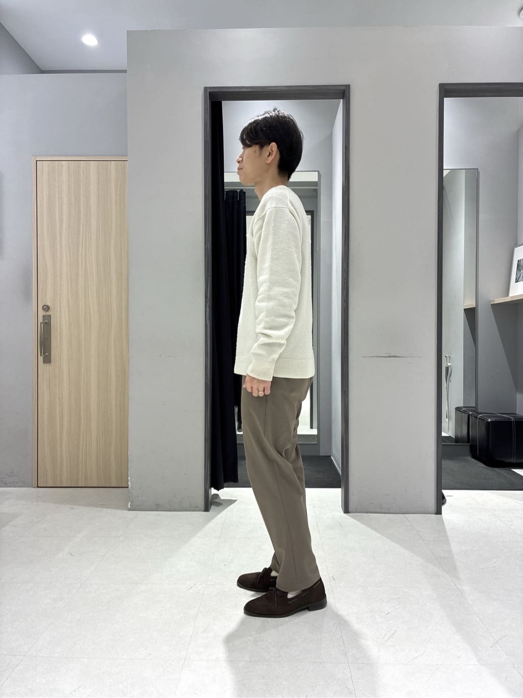 わいずみさんの「TAKEO KIKUCHI｜【Air Palette Knit】ワンポイント カラーニット プルオーバー」を使ったコーディネート