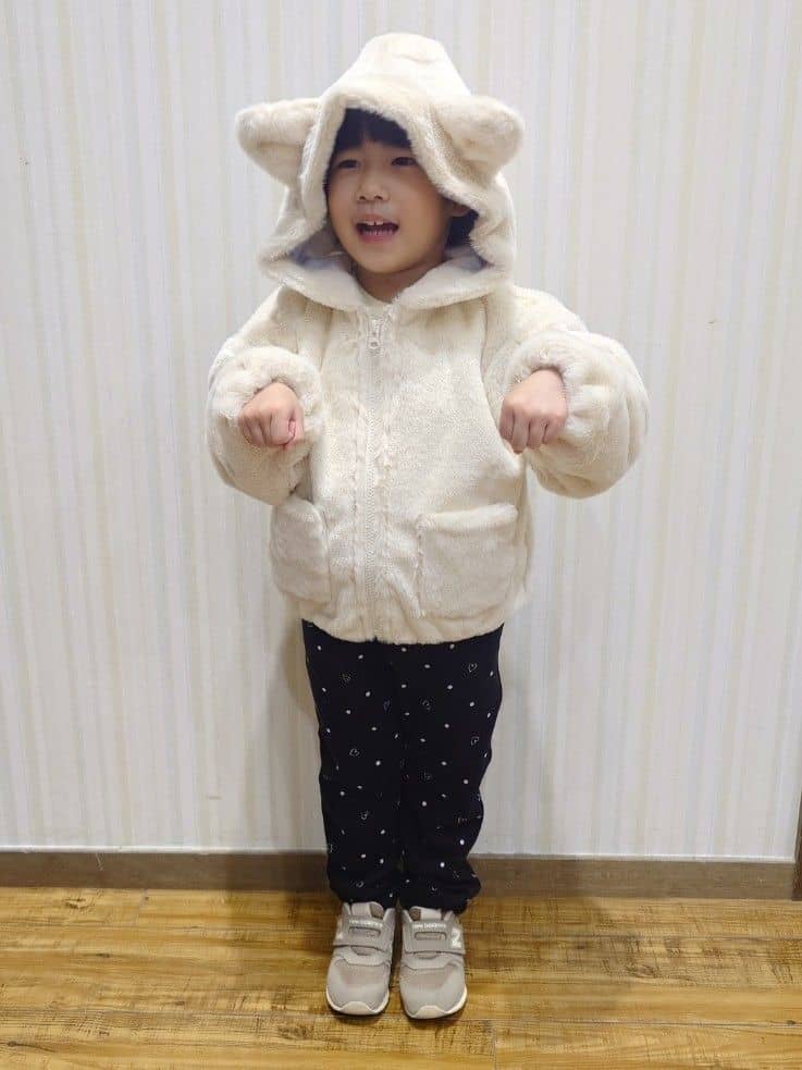 Yuiさんの「SHOO･LA･RUE｜【100-120cm/トドラー】耳付きエコファーパーカ」を使ったコーディネート