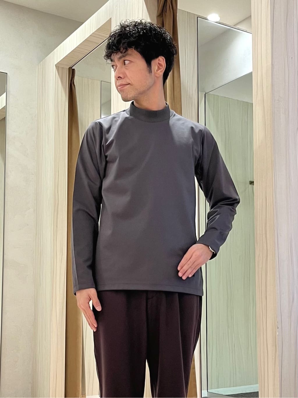 URAさんの「TAKEO KIKUCHI｜アンチピリング ジップアップ ニット」を使ったコーディネート