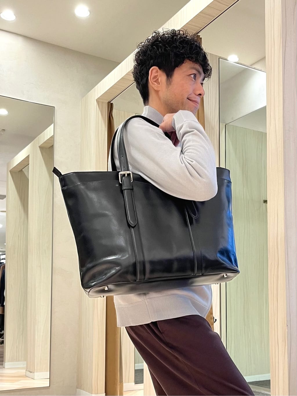 URAさんの「TAKEO KIKUCHI｜アンチピリング ジップアップ ニット」を使ったコーディネート