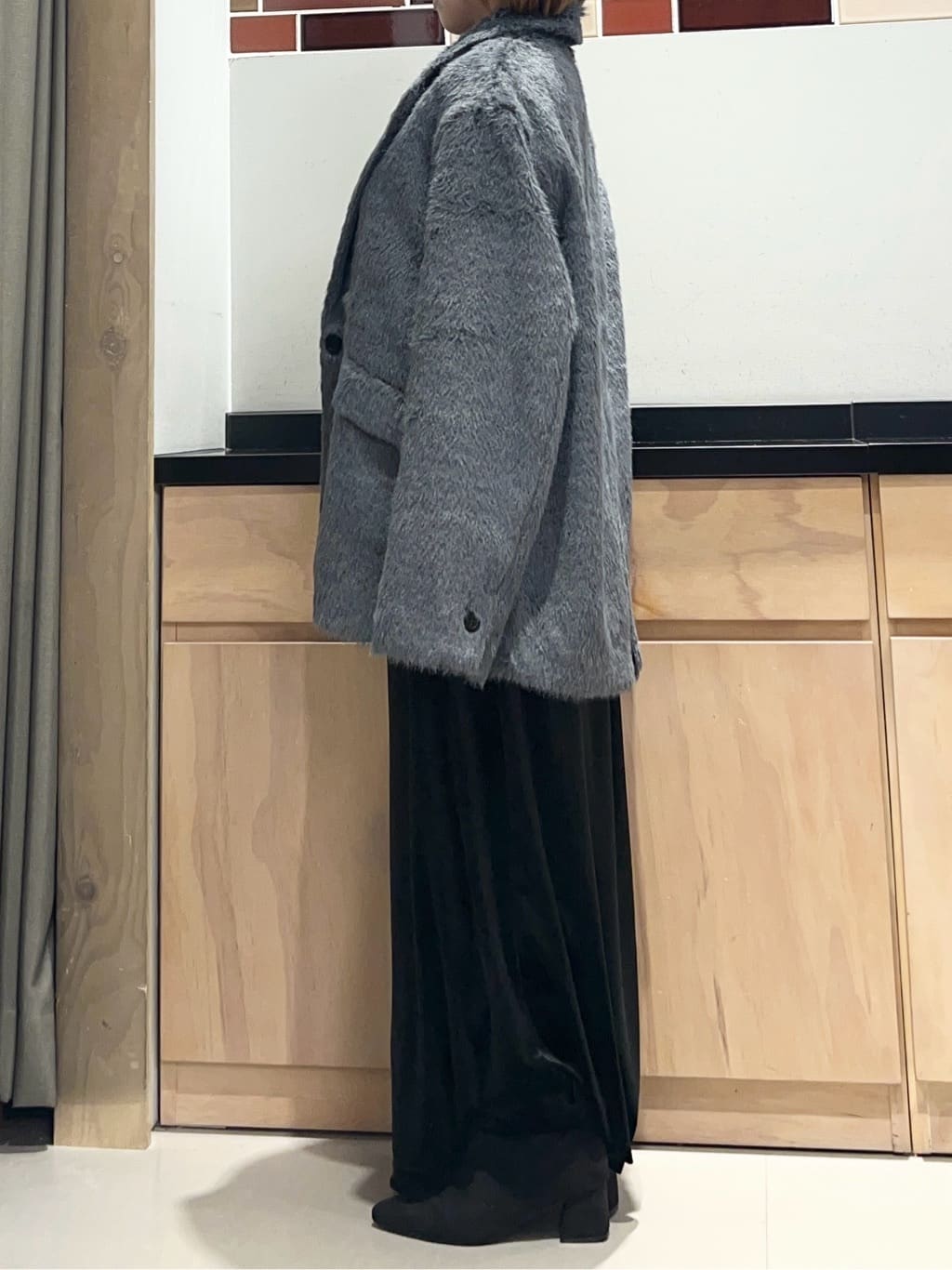 かのさんの「THE SHOP TK｜纏うだけで大人上品 シャギーチェスターハーフコート」を使ったコーディネート