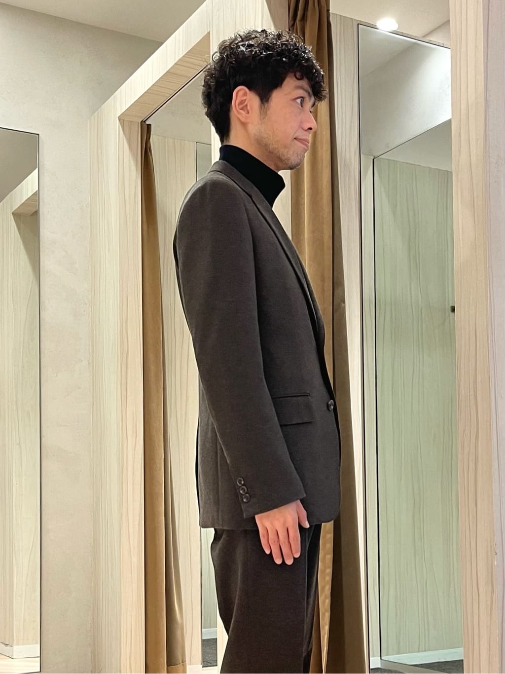 URAさんの「TAKEO KIKUCHI｜アンチピリング タートルネック ニット」を使ったコーディネート
