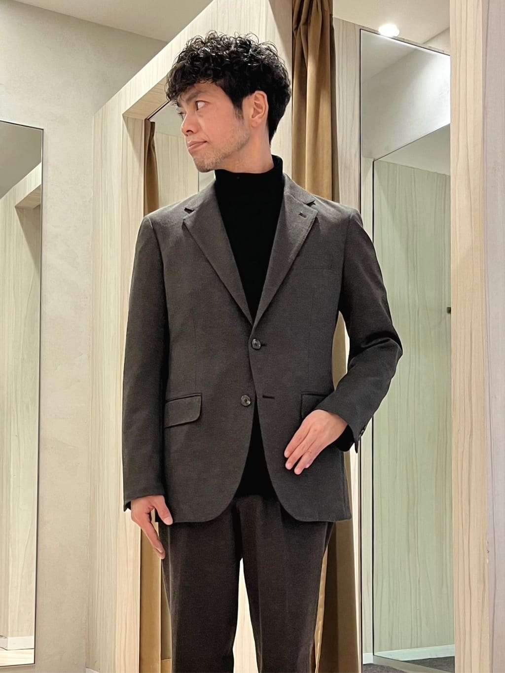 URAさんの「TAKEO KIKUCHI｜アンチピリング タートルネック ニット」を使ったコーディネート
