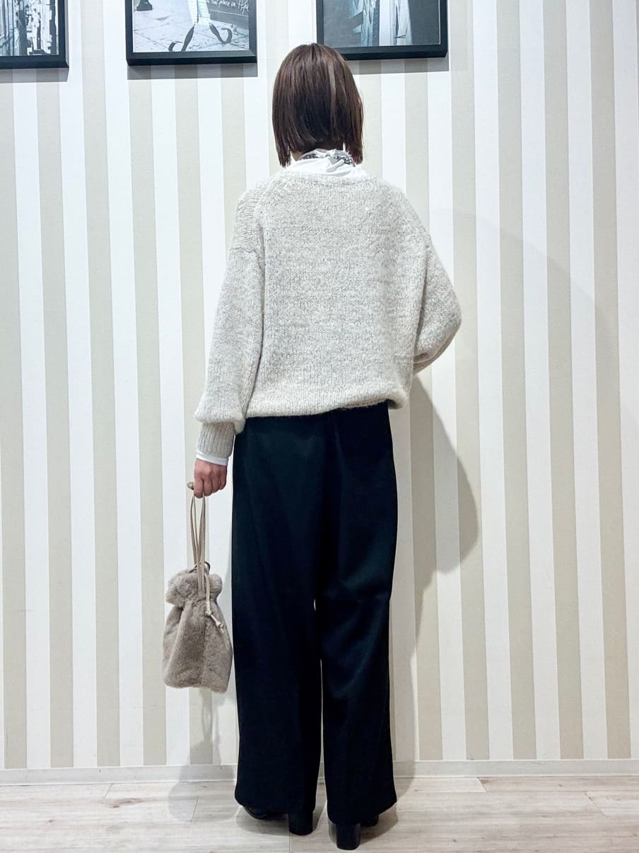 まつこさんの「SHOO･LA･RUE｜【洗濯機可/S-LL】上品にキラリと華やぐ スパンコールニット」を使ったコーディネート