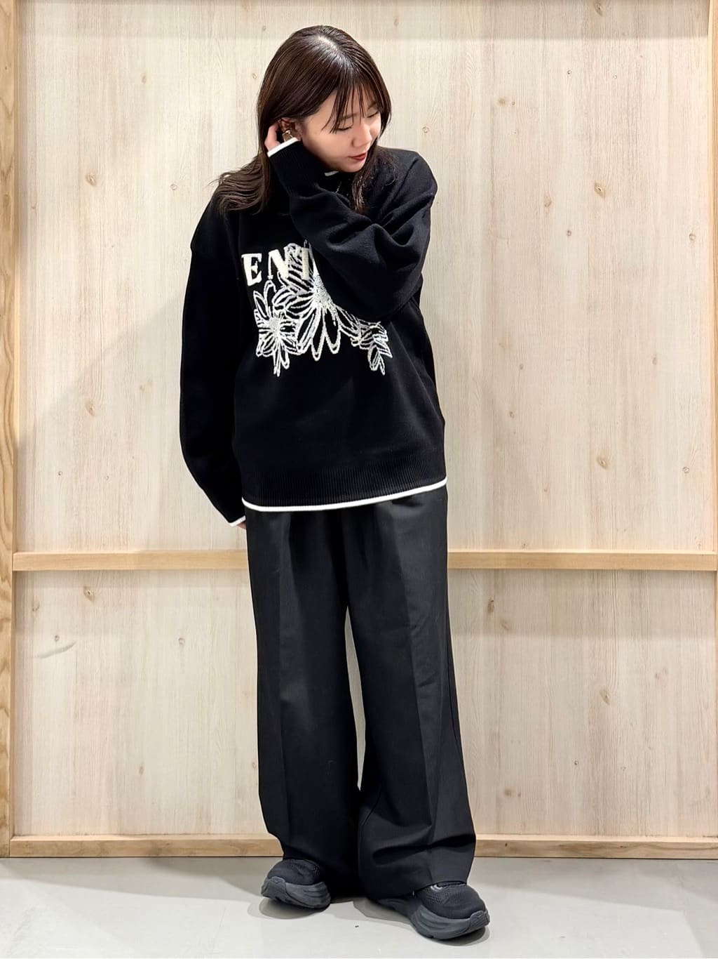 nanaさんの「THE SHOP TK｜花柄ラメジャカードニット」を使ったコーディネート