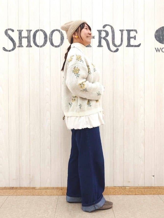 とろろさんの「SHOO･LA･RUE｜【洗濯機可】選べる3柄 VネックZIPカーディガン」を使ったコーディネート