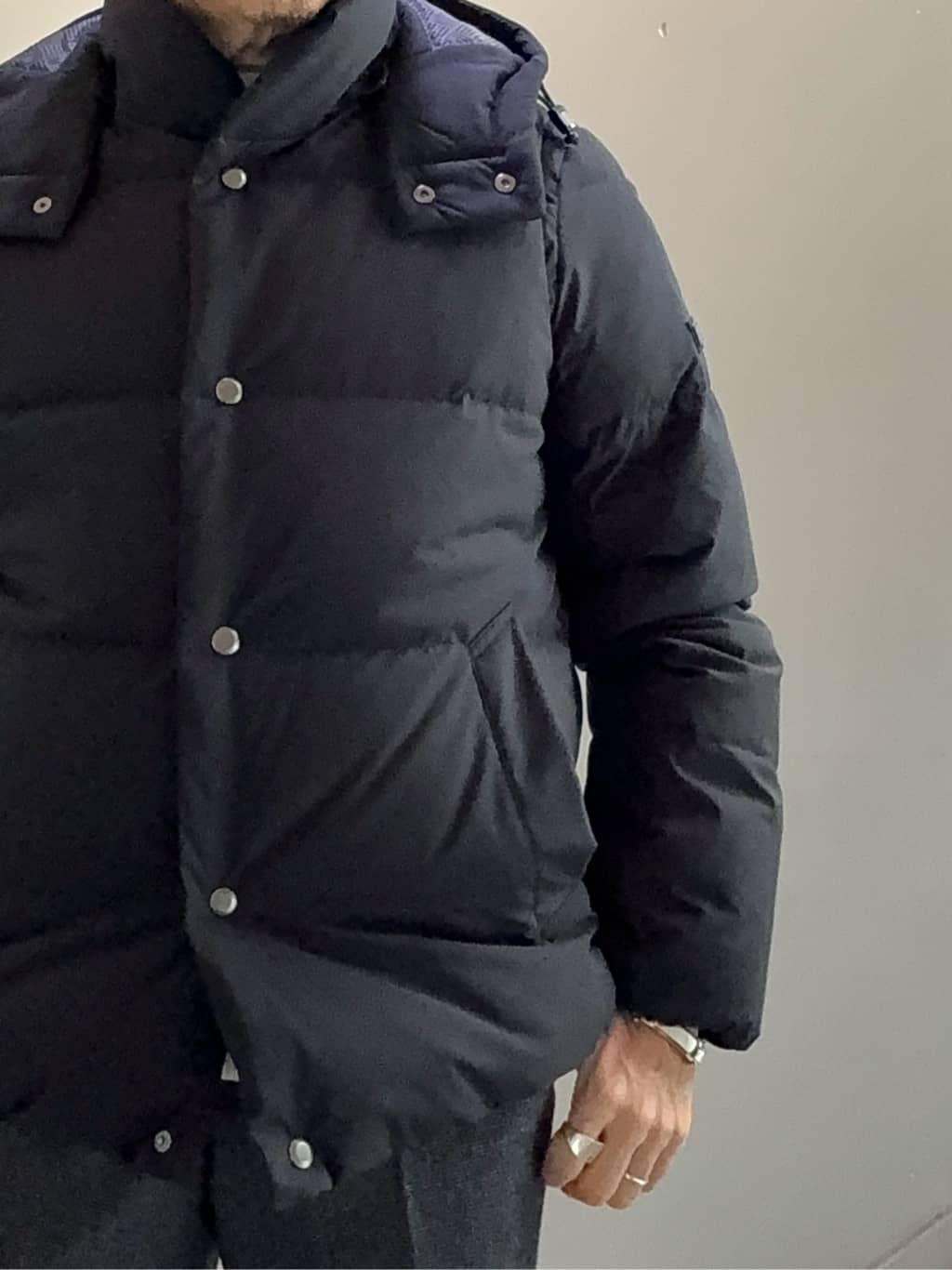 デザイナーTAKEman さんの「TAKEO KIKUCHI｜【Air Palette Knit】ワンポイント カラーニット プルオーバー」を使ったコーディネート