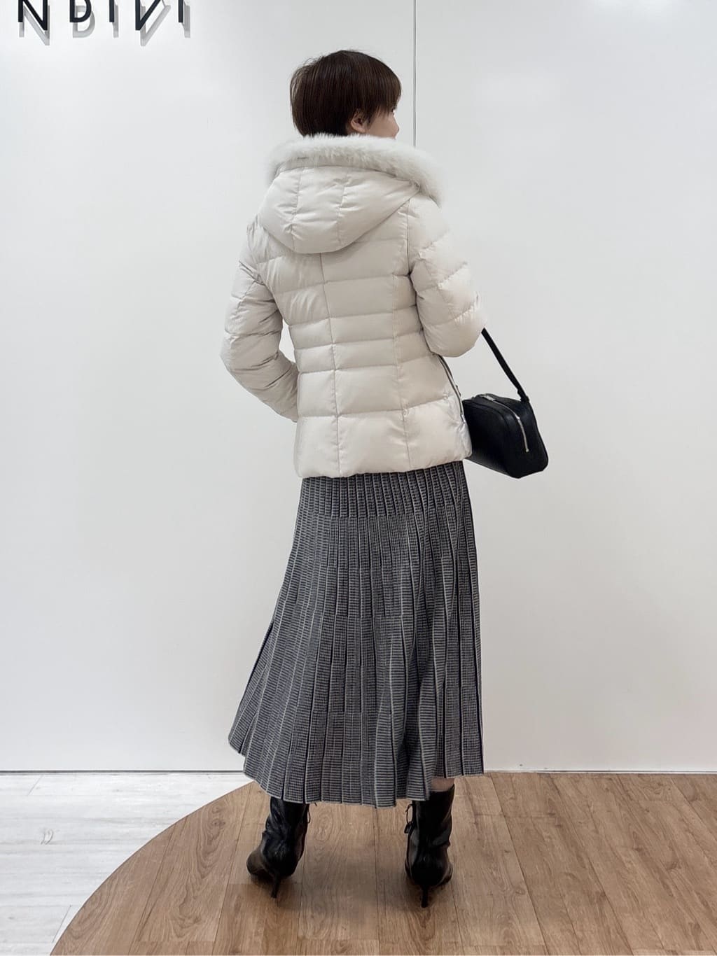 kanaeさんの「INDIVI｜【名品／撥水／抗菌防臭】ショート丈リサイクルダウンコート」を使ったコーディネート