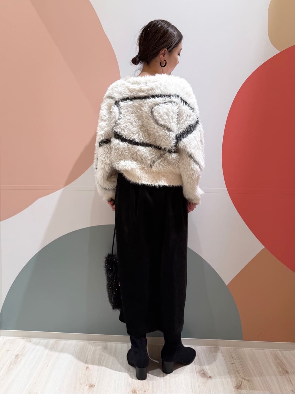 長女さんの「SHOO･LA･RUE｜【S-LL】Iラインできれい見え モール風ナロースカート」を使ったコーディネート