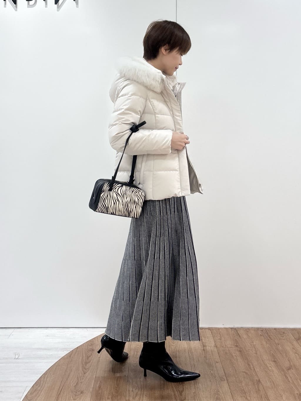kanaeさんの「INDIVI｜【名品／撥水／抗菌防臭】ショート丈リサイクルダウンコート」を使ったコーディネート