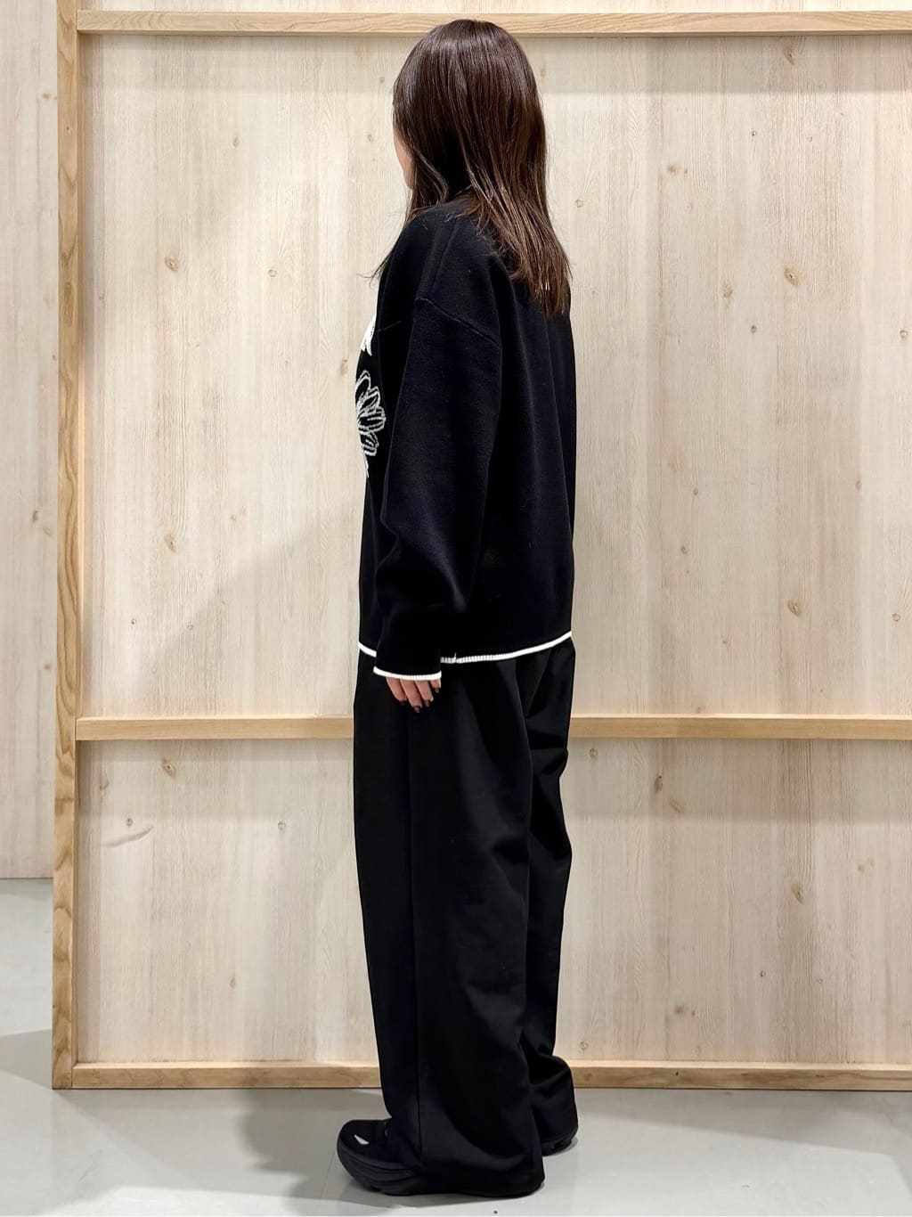 nanaさんの「THE SHOP TK｜花柄ラメジャカードニット」を使ったコーディネート