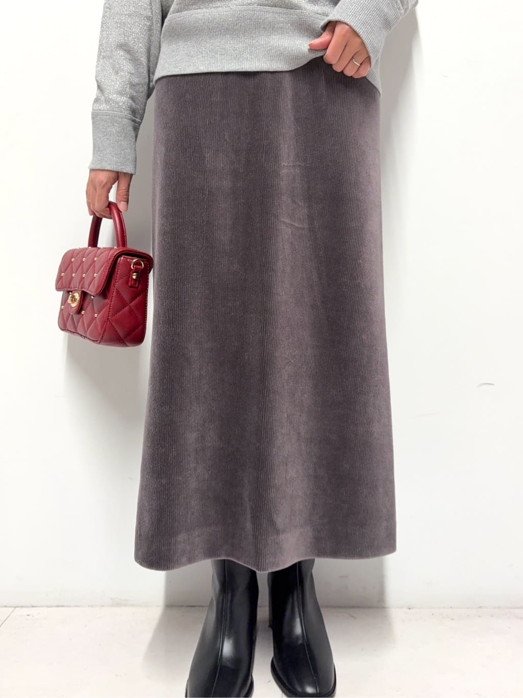 Nishijimaさんの「DRESSTERIOR｜コーデュロイジャージタイトスカート」を使ったコーディネート