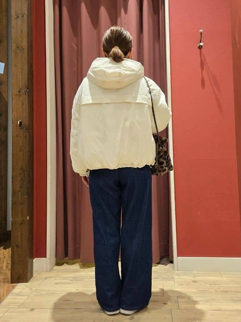 hanaさんの「SHOO･LA･RUE｜【撥水/あったか】たっぷり着られる 中綿モンスターショートコート」を使ったコーディネート