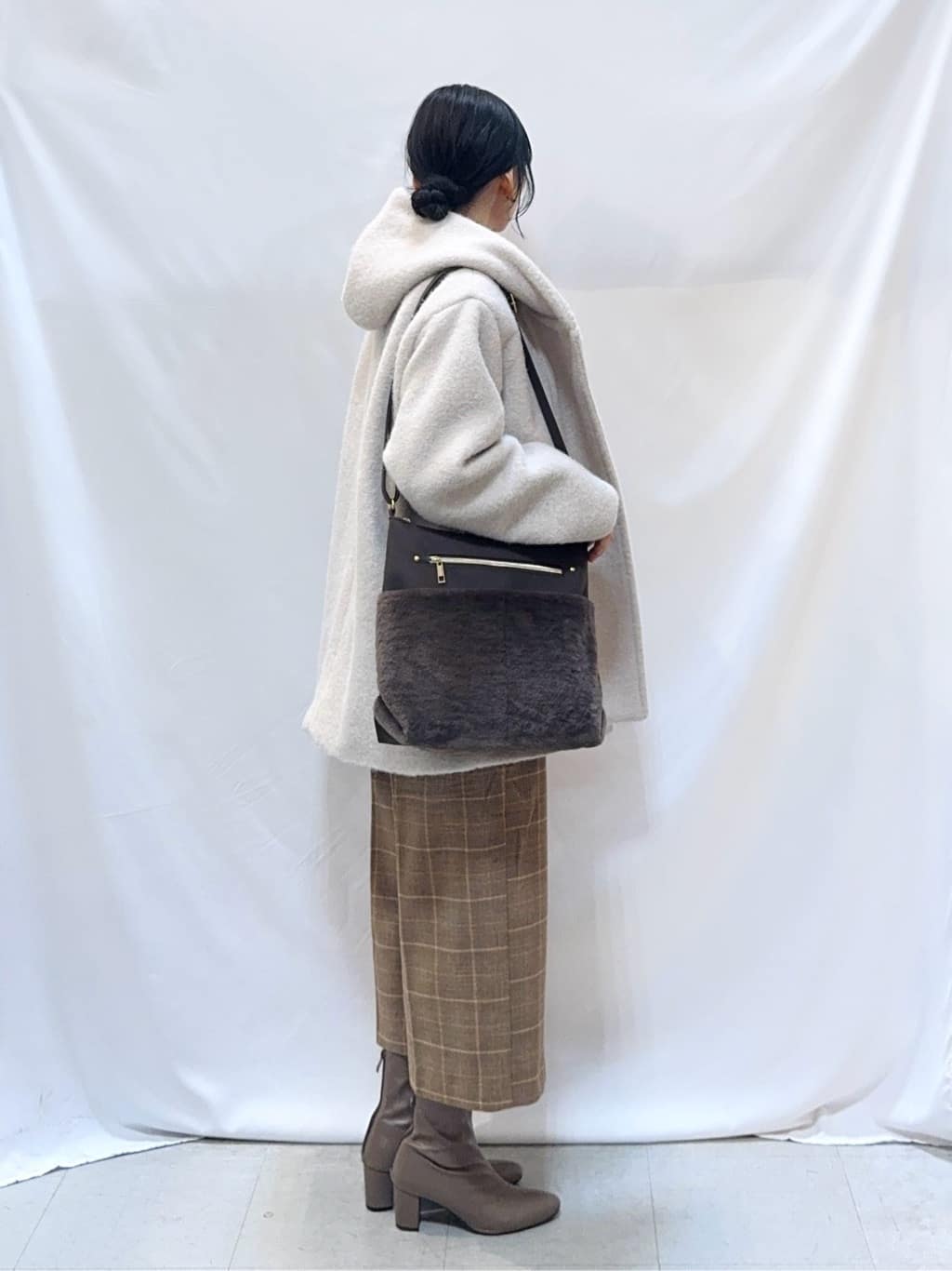𝐇𝐢𝐫𝐨𝐦𝐢さんの「SHOO･LA･RUE｜【洗濯機可/S-LL】きちんと見えする あったか裏起毛ガウチョパンツ」を使ったコーディネート