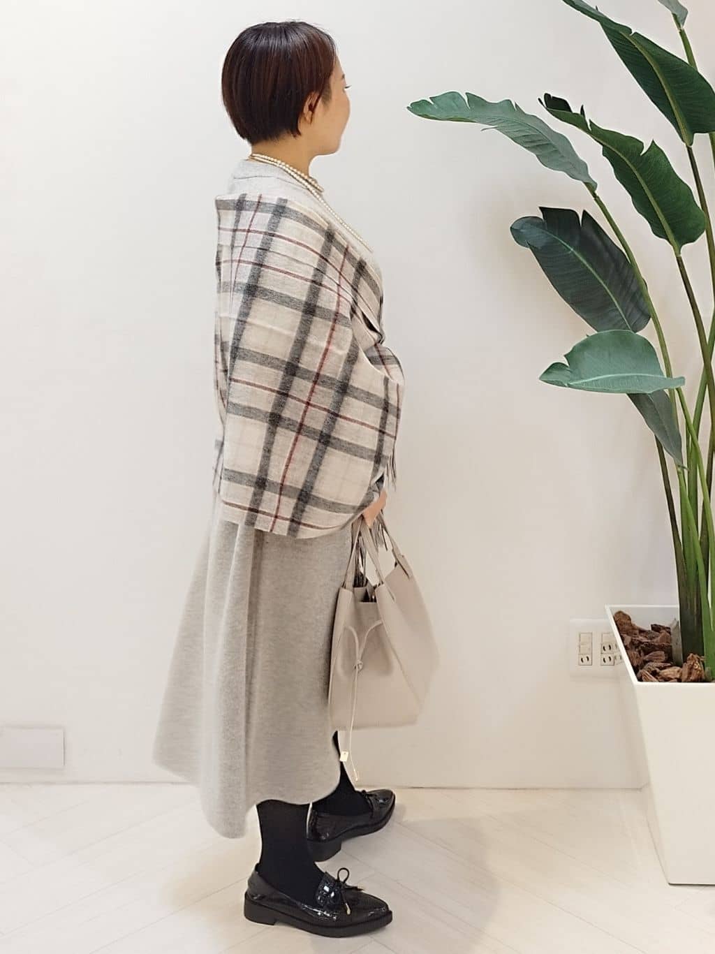 s u g iさんの「UNTITLED｜ウォッシャブルウールストール」を使ったコーディネート