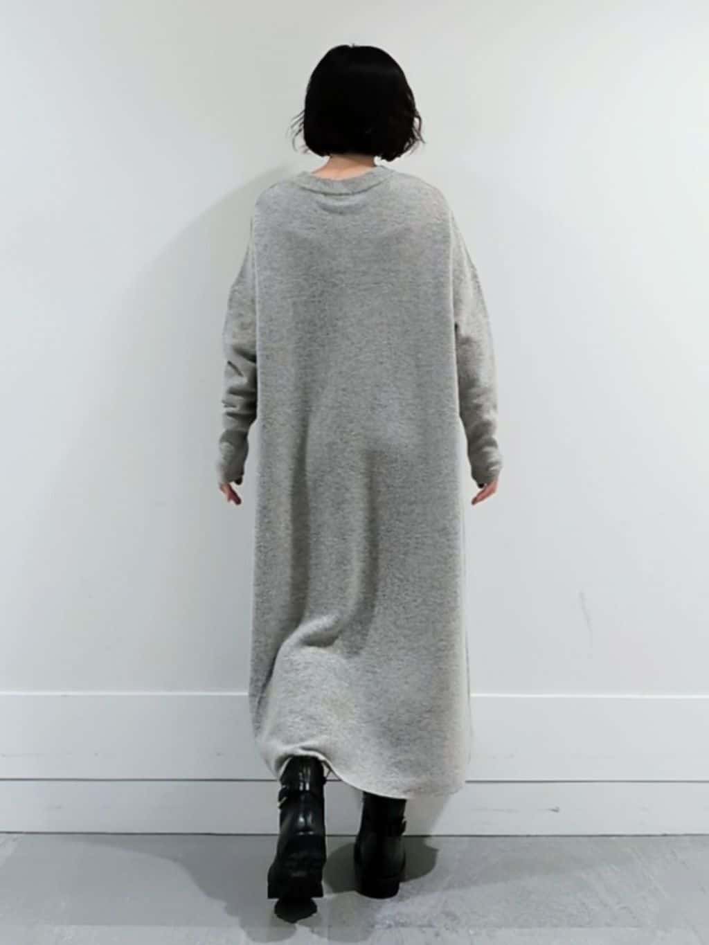 ミズタさんの「UNTITLED｜【ロング丈/ゆったりシルエット】テントライン ニットワンピース」を使ったコーディネート