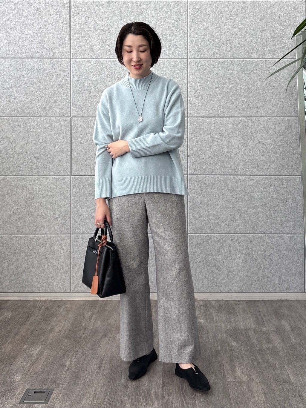 yuriさんの「INDIVI｜【褒められパンツ／ウール混】ウォームウール ワイドパンツ」を使ったコーディネート