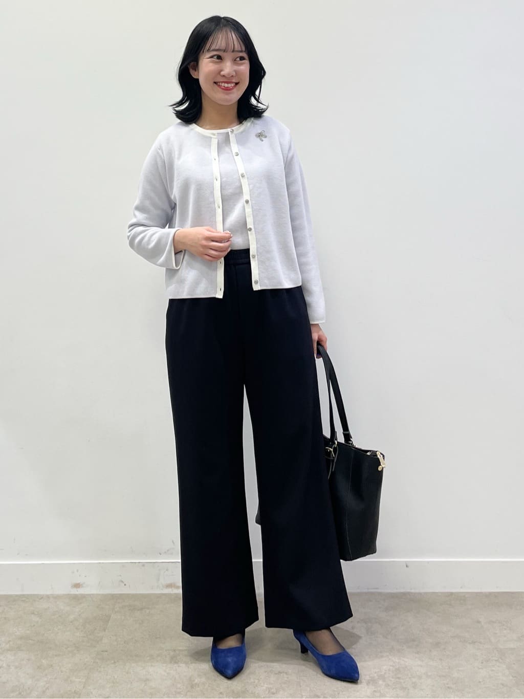 yukariさんの「Reflect｜【秋映え／単品使い◎／すっきり見え】ブローチ付きニットアンサンブル」を使ったコーディネート