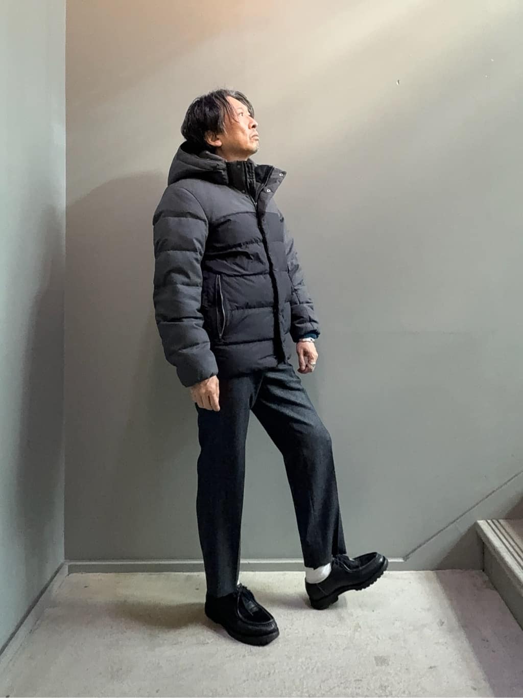デザイナーTAKEman さんの「TAKEO KIKUCHI｜【Air Palette Knit】ワンポイント カラーニット プルオーバー」を使ったコーディネート
