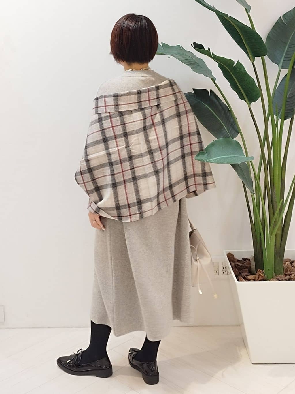 s u g iさんの「UNTITLED｜ウォッシャブルウールストール」を使ったコーディネート