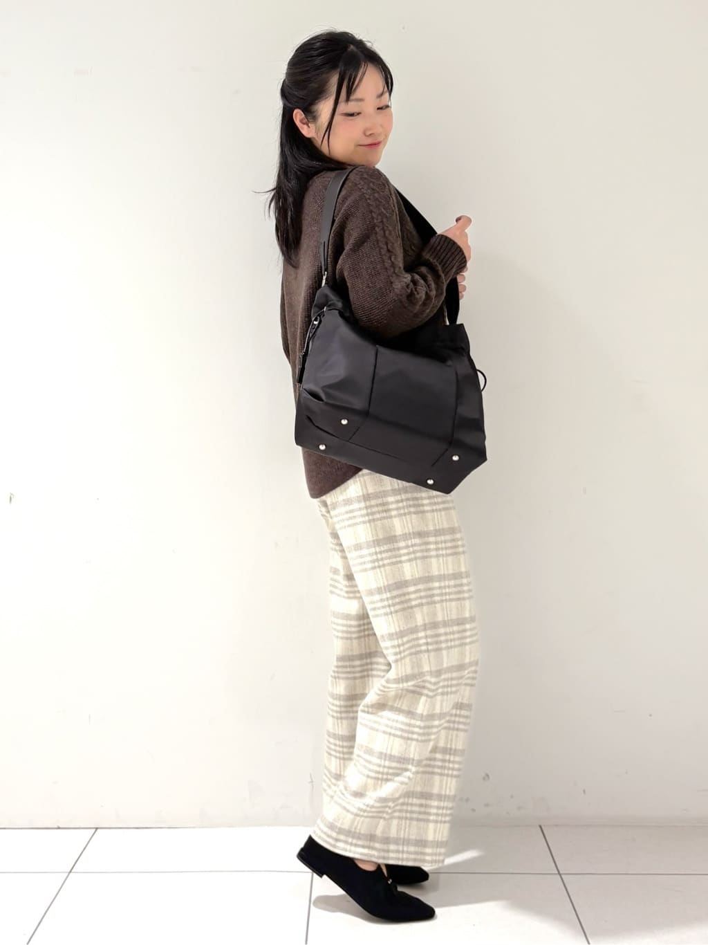 momokoさんの「INDIVI｜【洗える】ケーブルデザイン ラウンドヘムニット」を使ったコーディネート