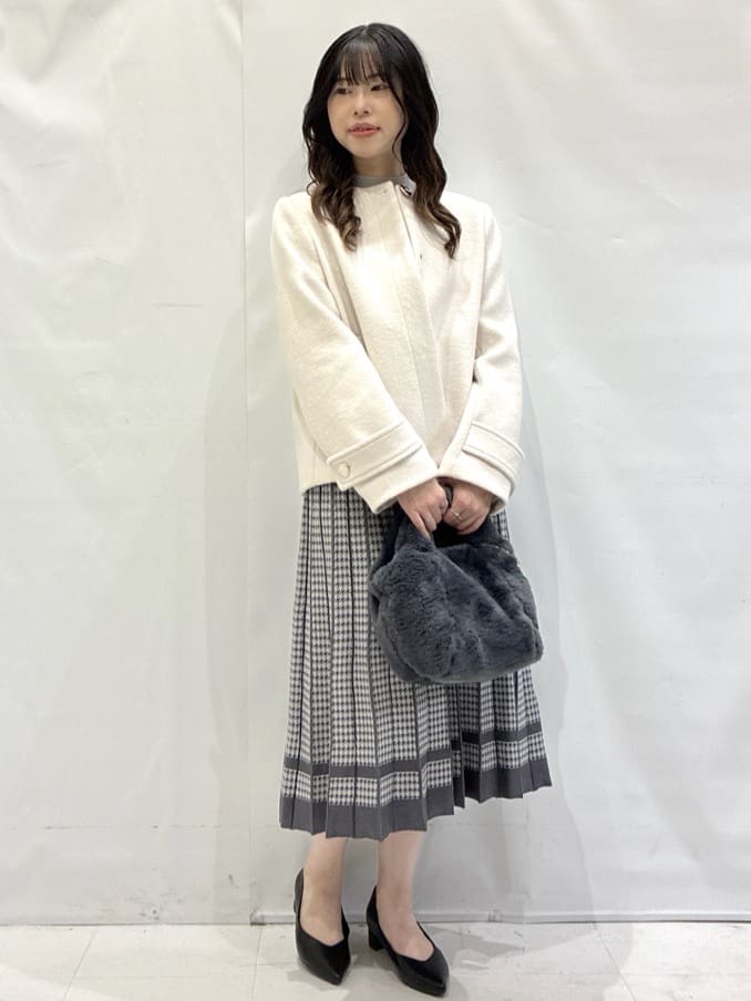 komaさんの「OPAQUE.CLIP｜【抗菌防臭】ビジュー付きヒールパンプス」を使ったコーディネート