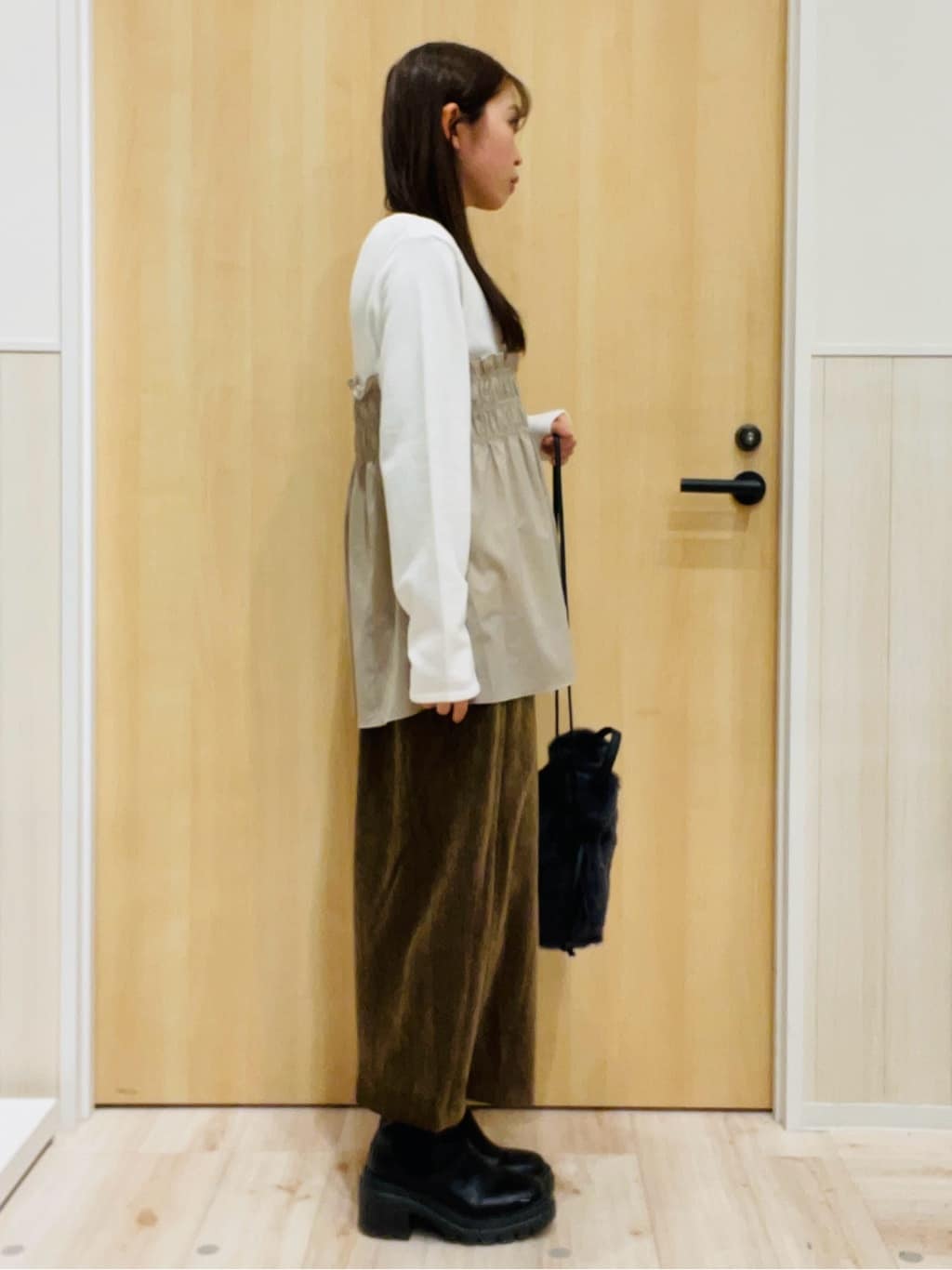 minamiさんの「SHOO･LA･RUE｜【S-LL】1枚でコーデが決まる ビスチェ風ドッキングトップス」を使ったコーディネート