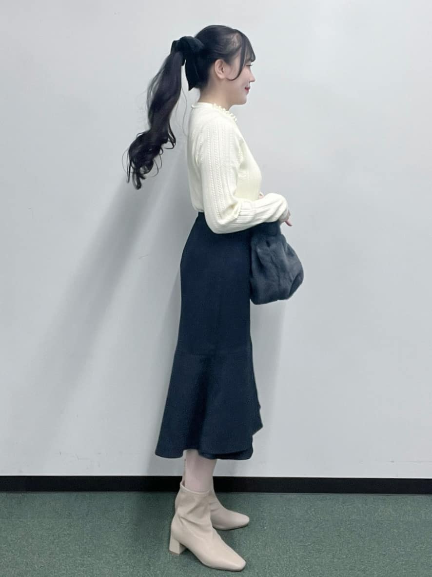 Hitomiさんの「index｜パール調ネックケーブルニット【洗濯機OK】」を使ったコーディネート