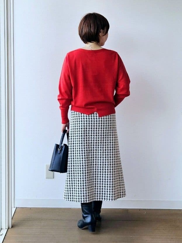 やじまさんの「UNTITLED｜【アンサンブル可/洗える】シルクウールカシミヤ ドルマンスリーブニット」を使ったコーディネート