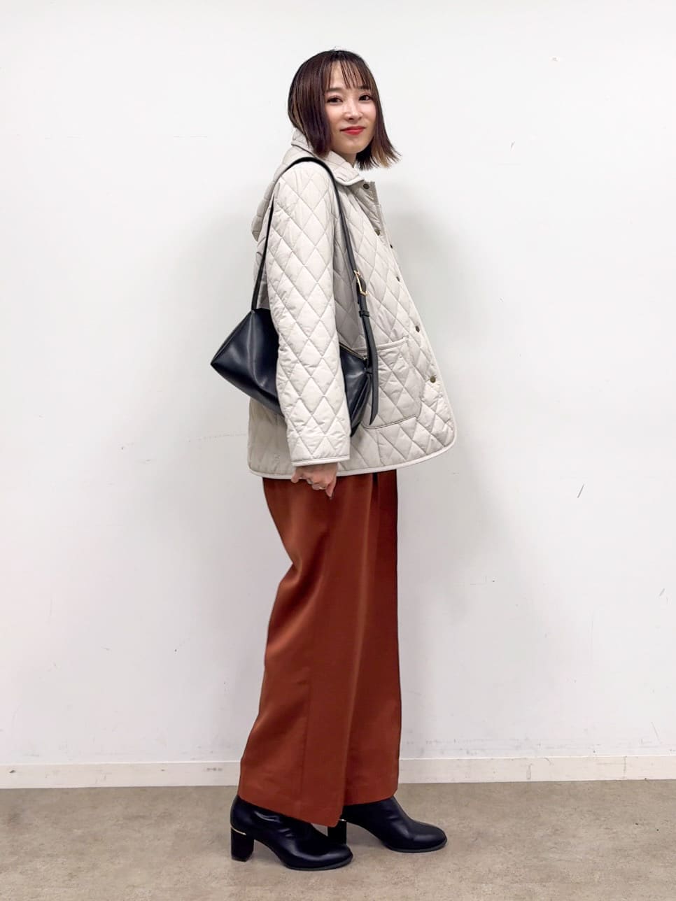 𝐜𝐡𝐢𝐤𝐚さんの「SHOO･LA･RUE｜【洗濯機可/S-LL/高レビュー】上品シルエットで美しい イージーワイドパンツ」を使ったコーディネート