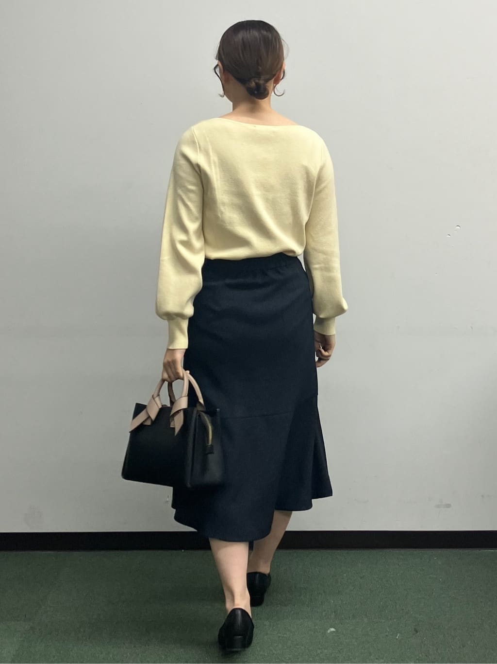 MAYUKIさんの「index｜ラメスカラップビジューデザインニット【洗濯機OK】《6col／S～LL》」を使ったコーディネート