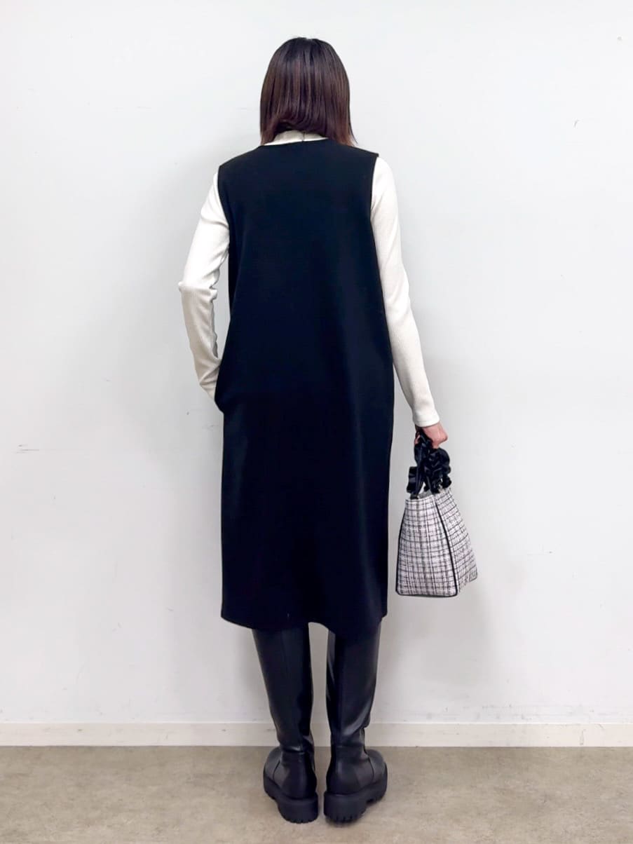 𝐜𝐡𝐢𝐤𝐚さんの「SHOO･LA･RUE｜【2点セット/洗濯機可】時短でコーデが決まる ジャンドレ+リブインナー」を使ったコーディネート
