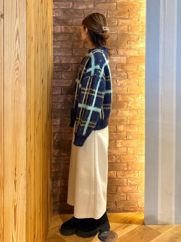 mieさんの「SHOO･LA･RUE｜【S-LL】女性らしさ漂う ふわふわチェック柄ニット」を使ったコーディネート