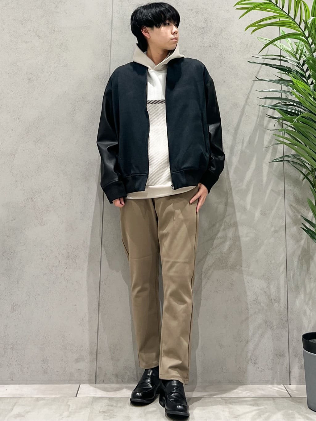 SHI-MAさんの「THE SHOP TK｜【1ランク上の大人カジュアルに】異素材コンビ リブブルゾン」を使ったコーディネート