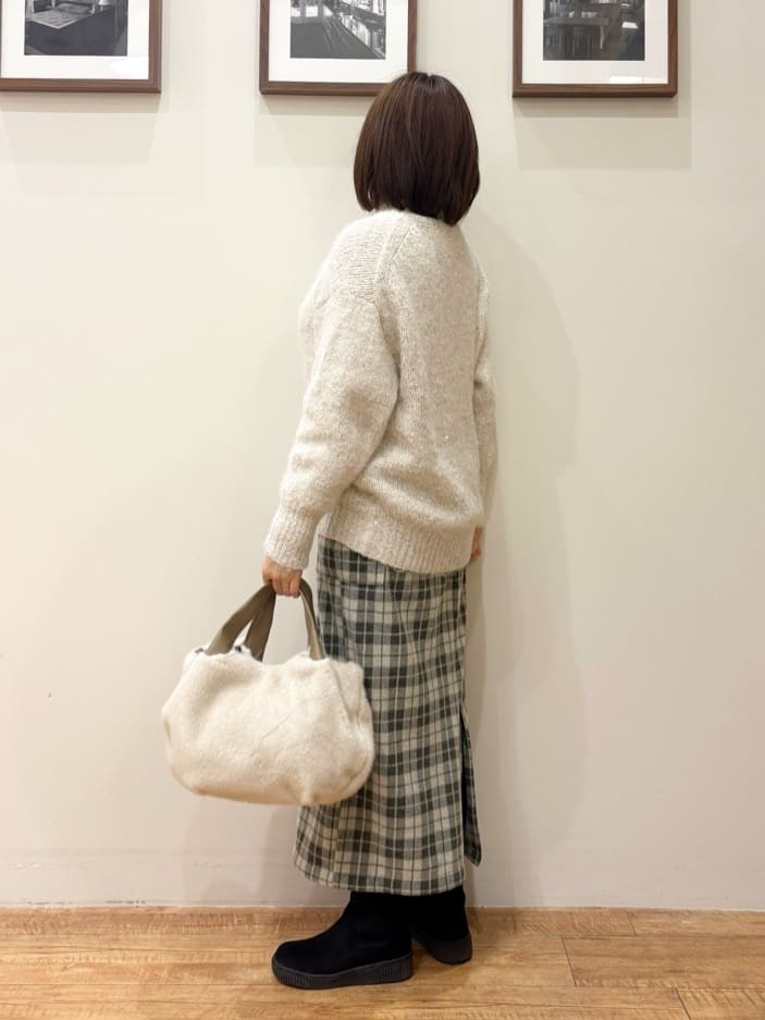 きっちょんさんの「SHOO･LA･RUE｜【洗濯機可/S-LL】上品にキラリと華やぐ スパンコールニット」を使ったコーディネート