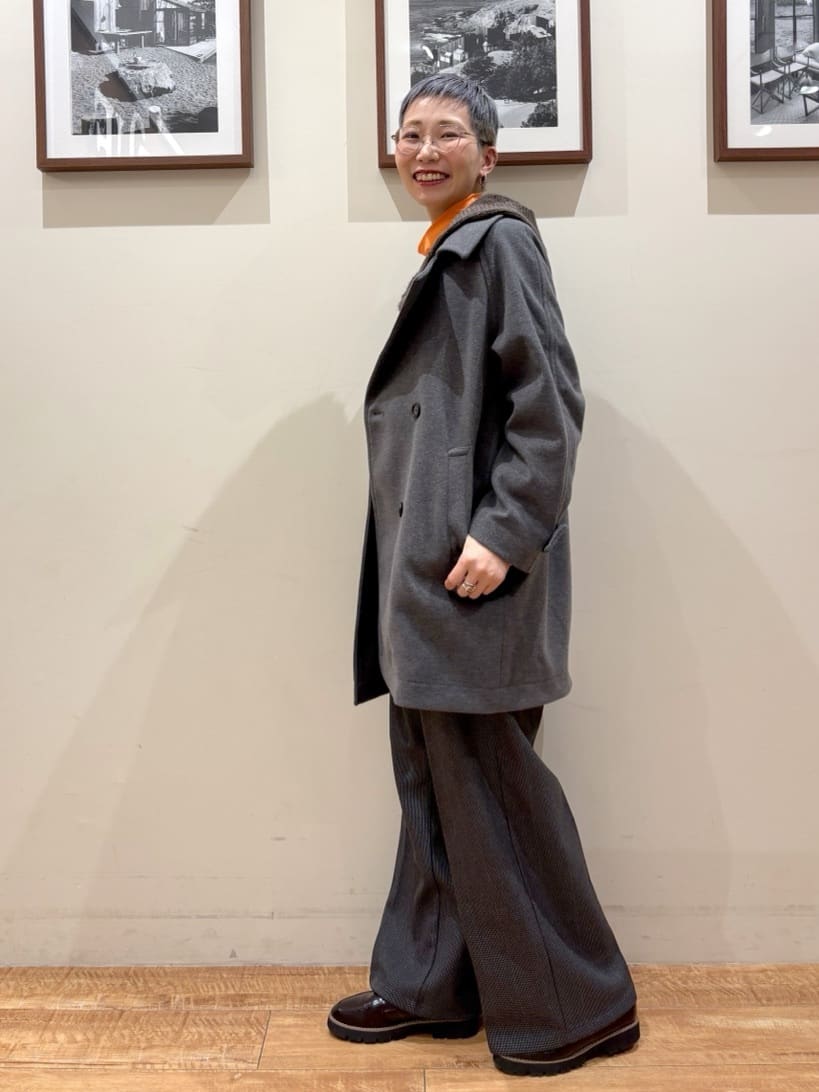 Ayumiさんの「SHOO･LA･RUE｜【S-LL】お顔周りをすっきり魅せる ふんわり Vネックフードニット」を使ったコーディネート