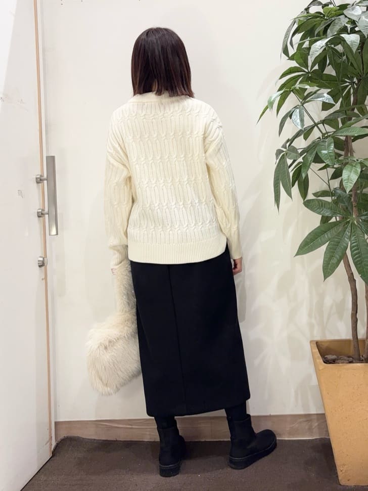宗形さんの「SHOO･LA･RUE｜【S-LL/あったか】すらりときれい見え ベイカー風ナロースカート」を使ったコーディネート