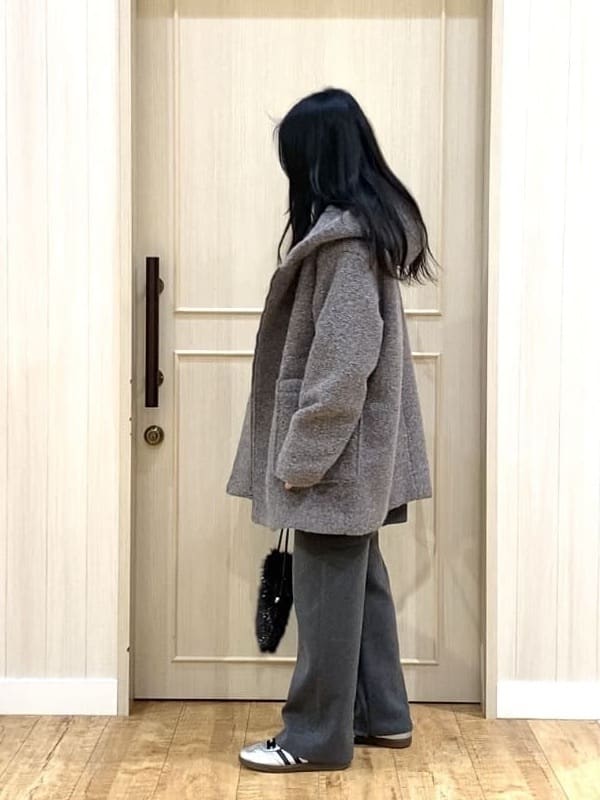 ERIさんの「SHOO･LA･RUE｜【洗濯機可/毛玉レス】上品に体型カバー チュニックニットワンピース」を使ったコーディネート