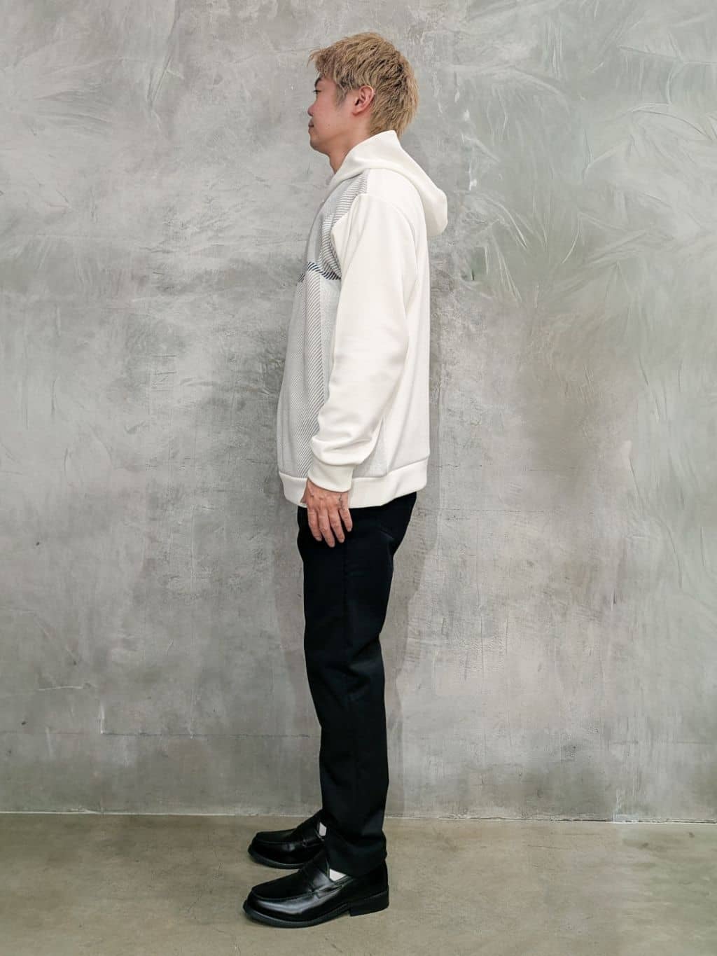 daiさんの「THE SHOP TK｜【大人の休日スタイルにはこれ！】フロントチェック柄ニットパーカ　洗濯機OK」を使ったコーディネート