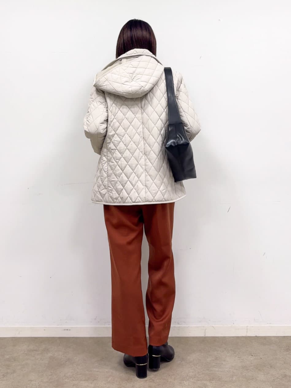 𝐜𝐡𝐢𝐤𝐚さんの「SHOO･LA･RUE｜【洗濯機可/S-LL/高レビュー】上品シルエットで美しい イージーワイドパンツ」を使ったコーディネート