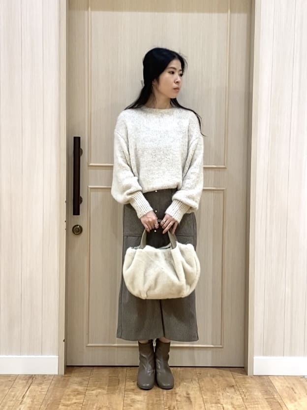 ERIさんの「SHOO･LA･RUE｜【洗濯機可/S-LL】上品にキラリと華やぐ スパンコールニット」を使ったコーディネート