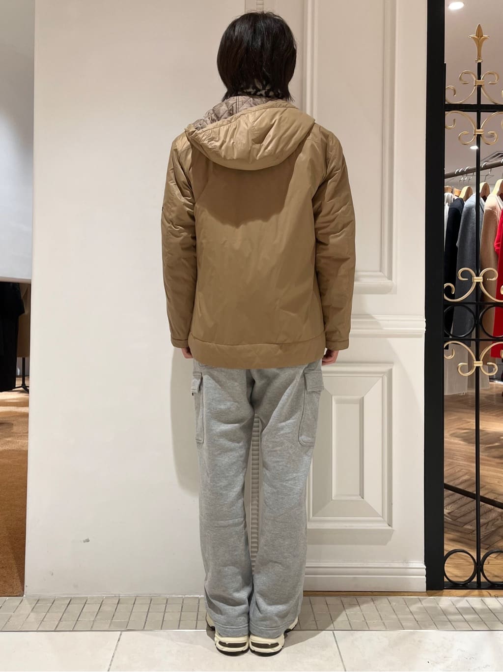 Watanabeさんの「DRESSTERIOR｜オーバーラップサークル カシミヤ100%マフラー」を使ったコーディネート