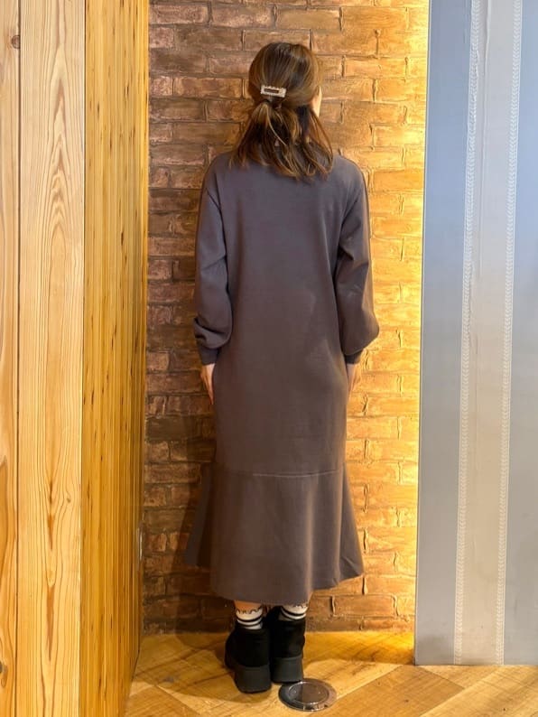 mieさんの「SHOO･LA･RUE｜【洗濯機可/S-LL】スタイルがすっきりに見える 裾マーメイドニットワンピース」を使ったコーディネート